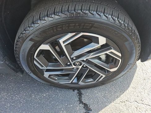 Used 2025 Hyundai Tucson Limited AWD/4WD image 28