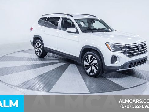 Used 2025 Volkswagen Atlas SE FWD image 14