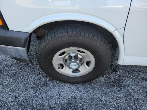 Used 2017 Chevrolet Express 3500 LT w/ LT Preferred Equipment Group image 8