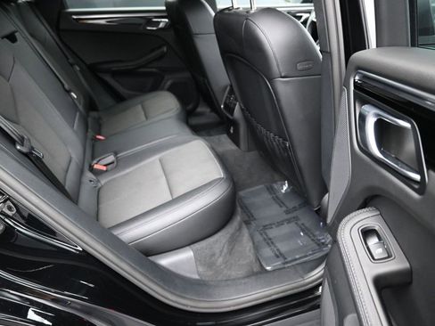 Certified 2025 Porsche Macan image 25