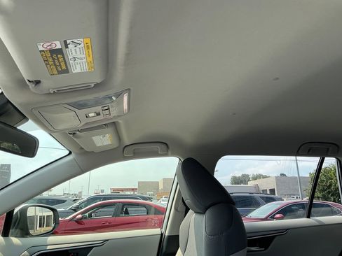 Used 2021 Toyota RAV4 XLE image 21