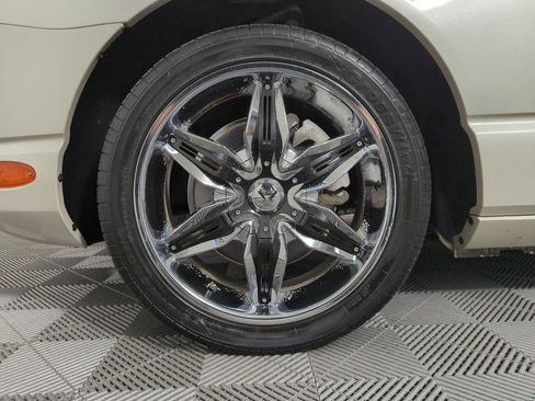 Used 2005 Ford Thunderbird 50th Anniversary RWD image 18