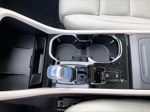 New 2026 Volvo XC40 B5 Plus w/ Protection Package Premier AWD/4WD image 10