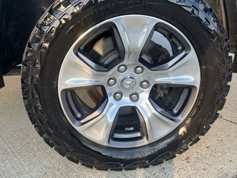 Used 2019 RAM 1500 Laramie image 10