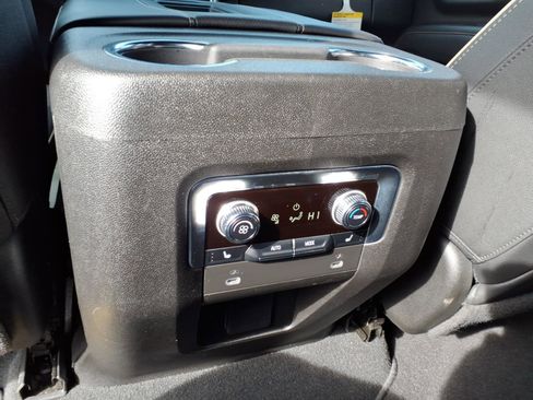 Certified 2022 GMC Yukon SLT w/ SLT Premium Package image 11