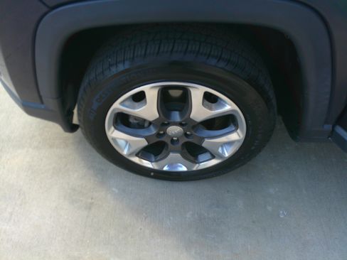 Used 2019 Jeep Compass Limited image 16