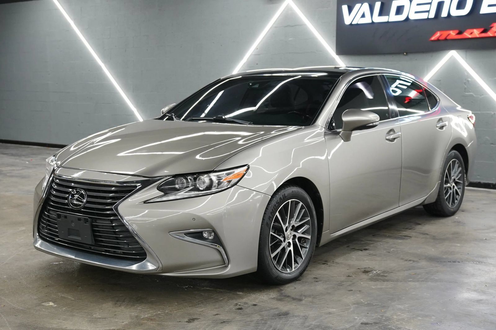 Used 2017 Lexus ES 350 w/ Luxury Package FWD image 7