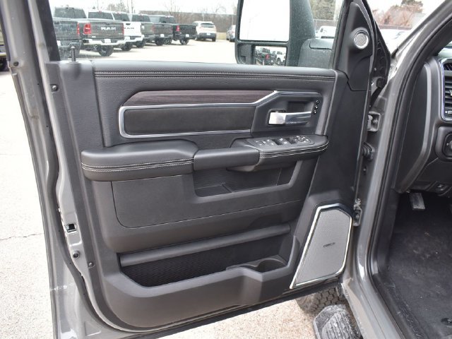New 2026 RAM 3500 Laramie AWD/4WD image 14