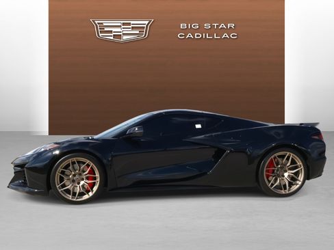 Used 2023 Chevrolet Corvette Z06 image 2