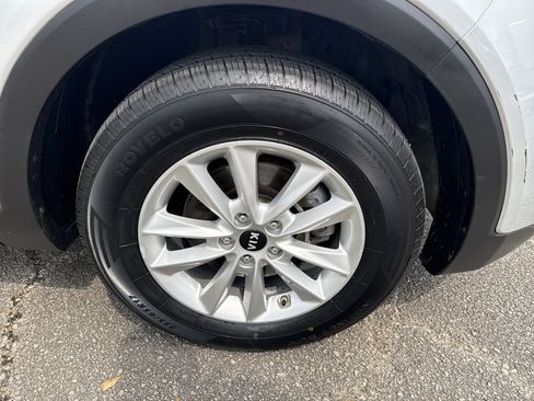 Used 2020 Kia Sorento L FWD image 12