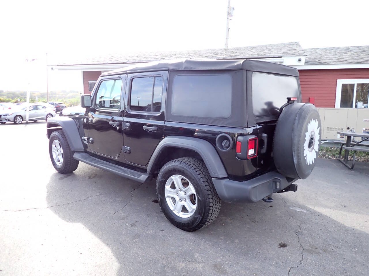 Used 2019 Jeep Wrangler Unlimited Sport S AWD/4WD image 4