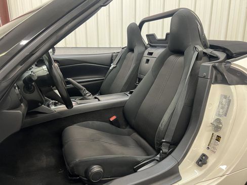 Used 2016 MAZDA MX-5 Miata Sport image 3