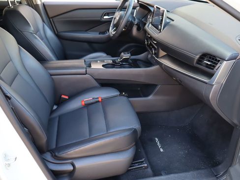 Used 2023 Nissan Rogue SV w/ SV Premium B Package FWD image 17