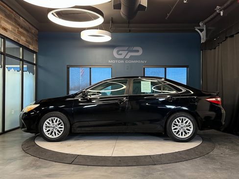 Used 2017 Toyota Camry LE image 6