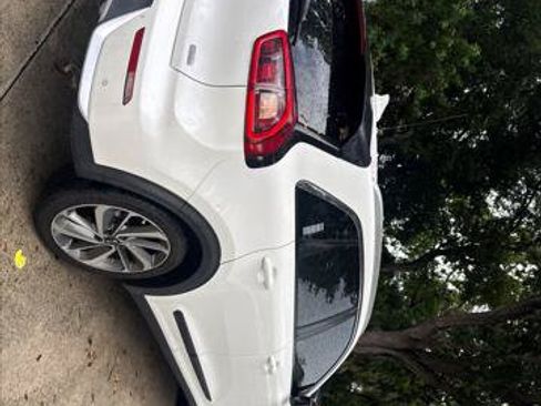 Used 2017 Kia Niro Touring FWD image 8