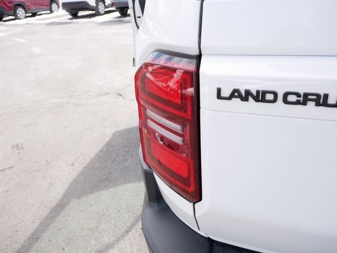 Used 2025 Toyota Land Cruiser image 17