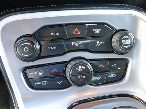 Used 2021 Dodge Challenger SXT w/ Driver Convenience Group RWD image 20