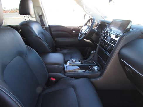 Used 2024 INFINITI QX80 Luxe image 9