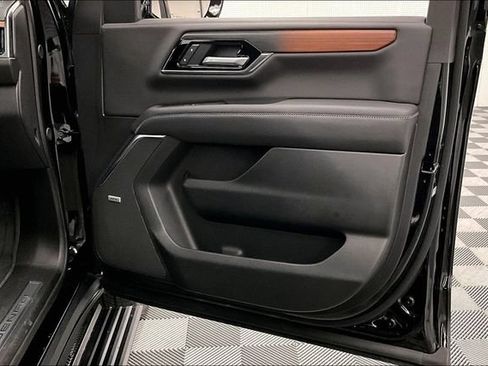 Used 2026 GMC Yukon Denali w/ Denali Reserve Package AWD/4WD image 23