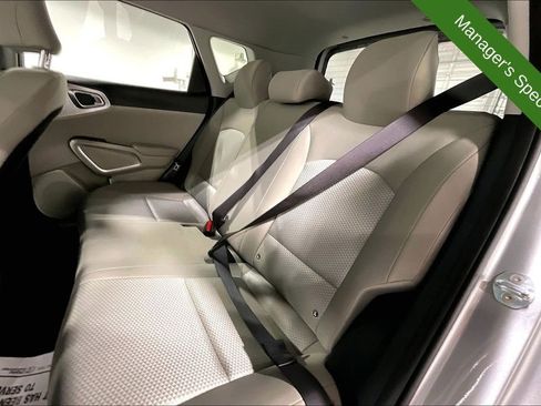 Used 2025 Kia Soul LX w/ LX Technology Package FWD image 30