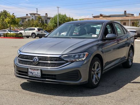 Used 2024 Volkswagen Jetta SE FWD image 8
