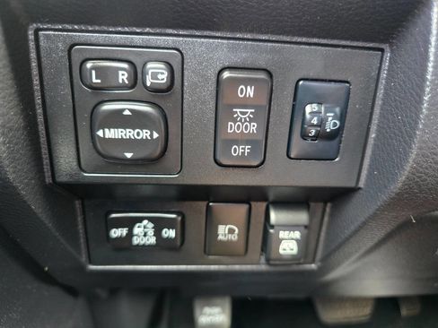 Used 2020 Toyota Tundra Platinum image 17