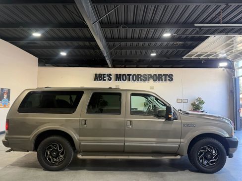 Used 2004 Ford Excursion Limited RWD image 4