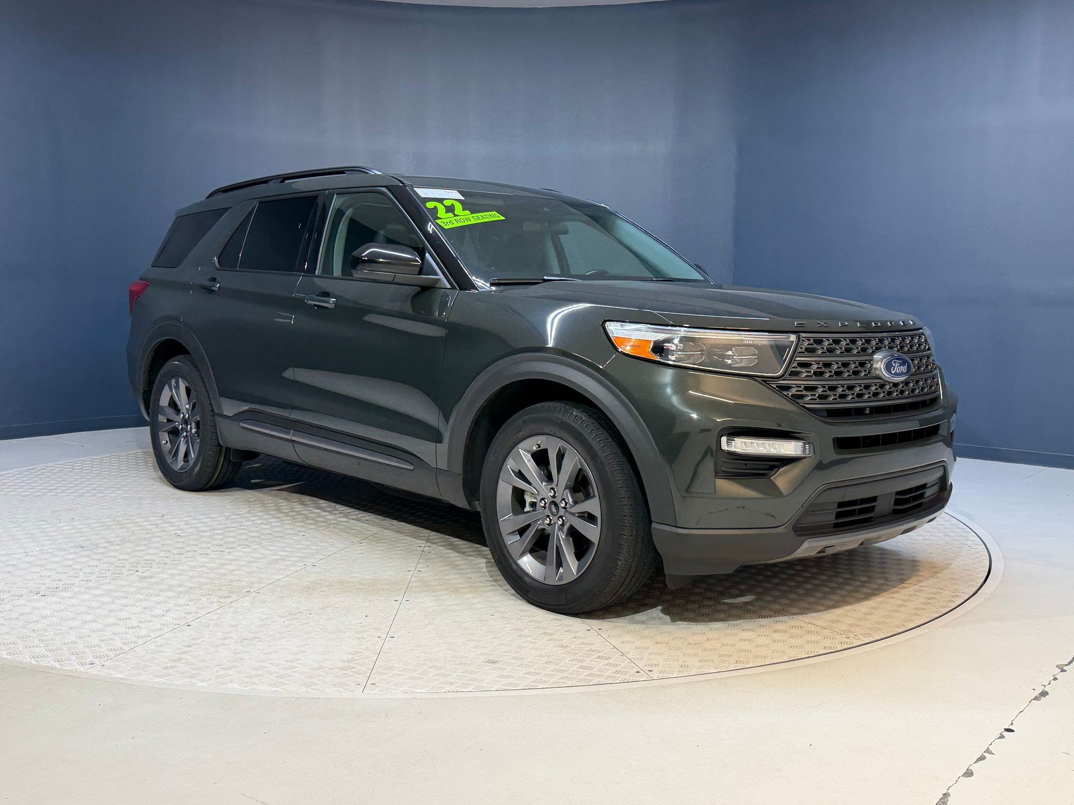 Used 2022 Ford Explorer XLT w/ Equipment Group 202A AWD/4WD image 7