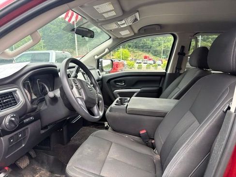 Used 2019 Nissan Titan SV AWD/4WD image 11