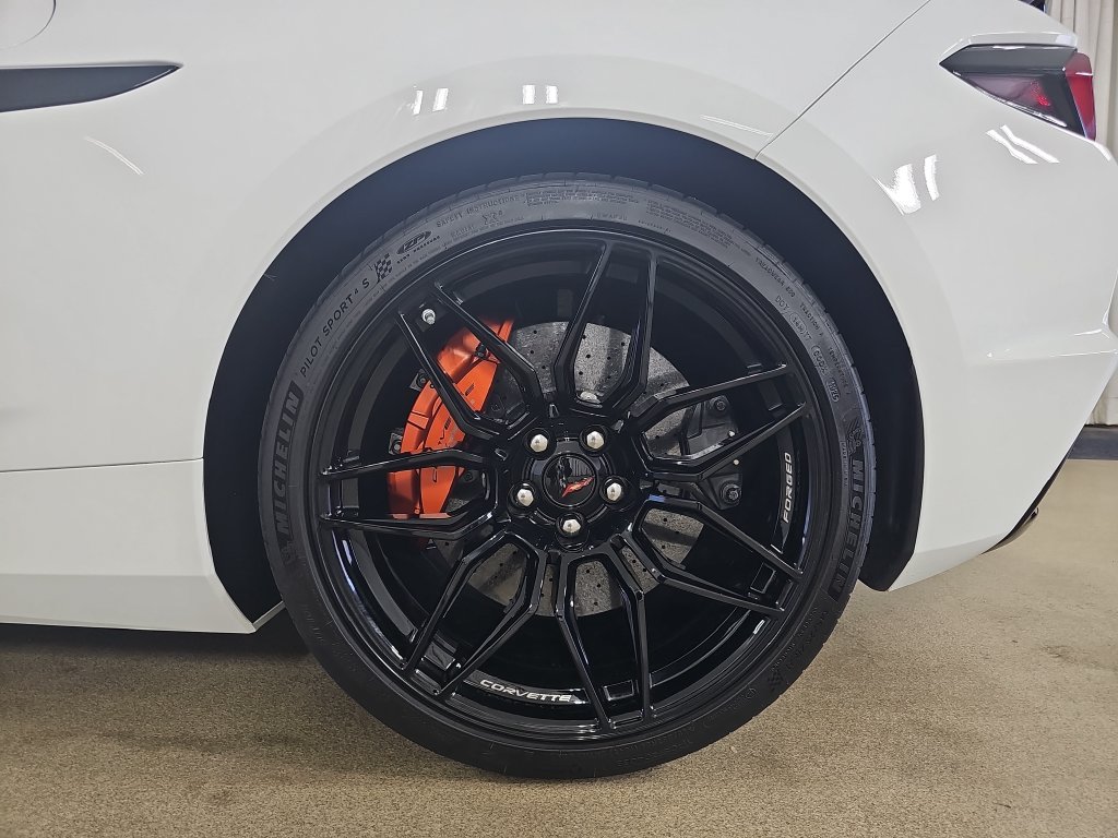 Used 2025 Chevrolet Corvette Z06 RWD image 38