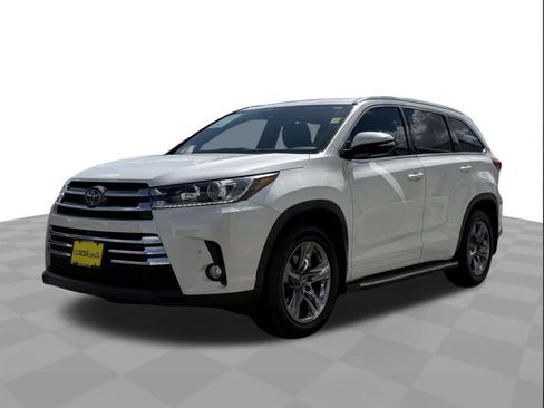 Used 2018 Toyota Highlander Limited Platinum FWD image 1