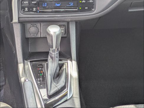 Used 2017 Toyota Corolla LE FWD image 15