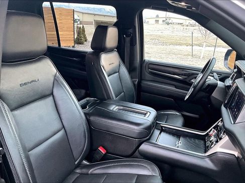 Used 2024 GMC Yukon XL Denali image 7