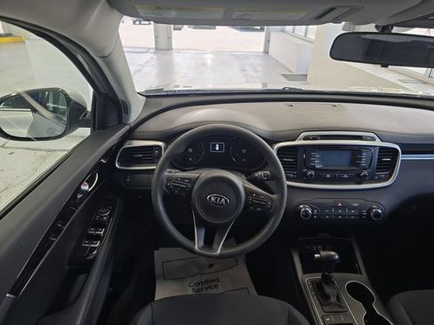 Used 2017 Kia Sorento FWD image 12