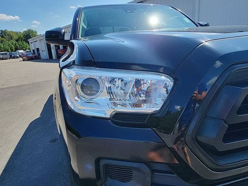 Used 2021 Toyota Tacoma SR AWD/4WD image 9