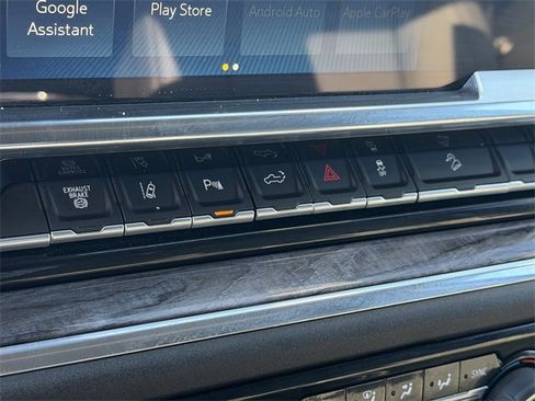 Used 2024 Chevrolet Silverado 2500 LTZ w/ LTZ Convenience Package image 18