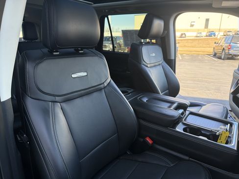 Certified 2025 Ford Expedition Platinum image 38