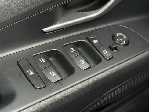 Used 2023 Hyundai Elantra Limited image 24