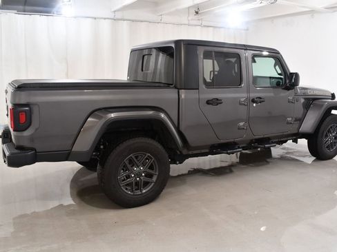 Used 2024 Jeep Gladiator Sport AWD/4WD image 11