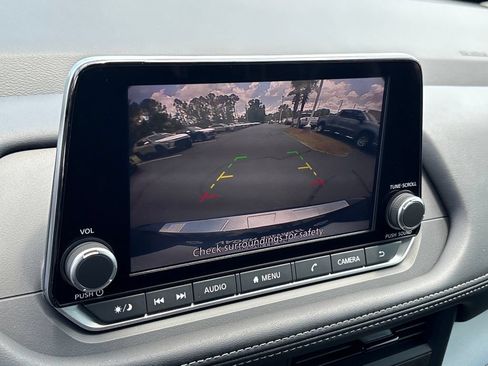 Used 2026 Nissan Rogue SV w/ Cold Weather Package FWD image 17