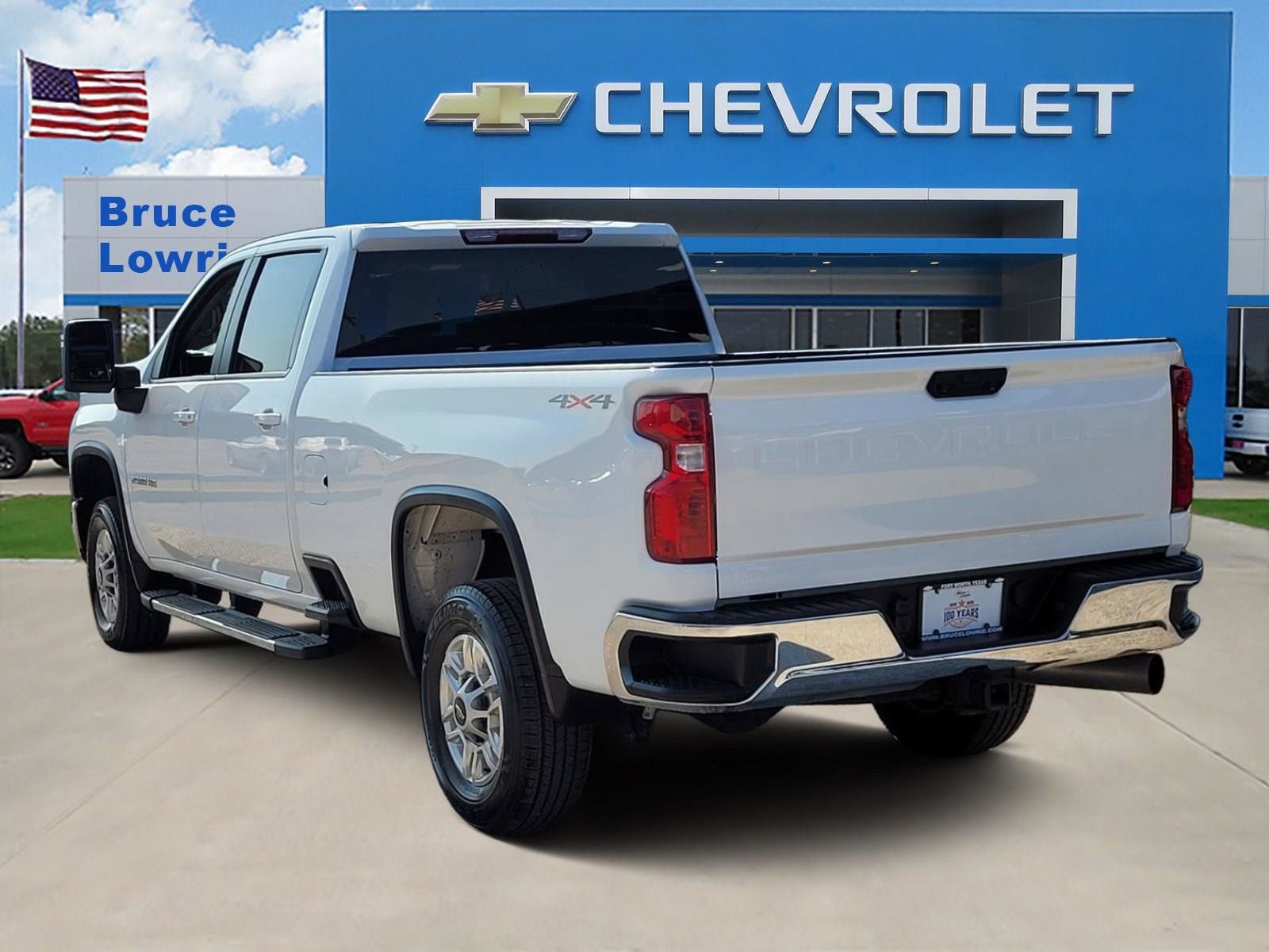 Used 2025 Chevrolet Silverado 2500 LT w/ Convenience Package AWD/4WD image 4