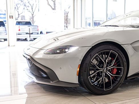 Used 2023 Aston Martin V8 Vantage Coupe image 4