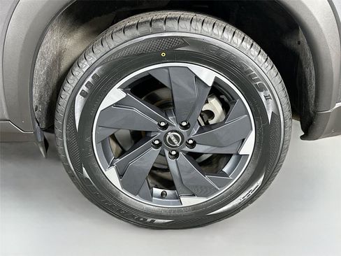 Used 2025 Nissan Rogue SV AWD/4WD image 28