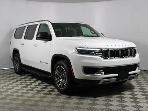 Used 2024 Jeep Wagoneer L Series II w/ Flexible Seating Group RWD image 1