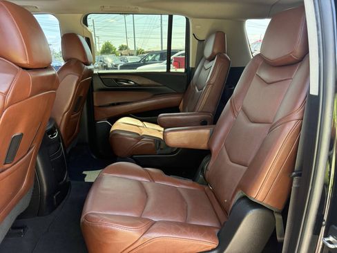 Used 2015 Cadillac Escalade ESV Luxury RWD image 18