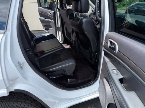 Used 2018 Jeep Grand Cherokee Altitude AWD/4WD image 15