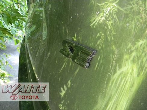 Used 2021 Toyota RAV4 SE w/ Weather & Moonroof Package AWD/4WD image 5