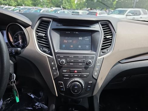 Used 2018 Hyundai Santa Fe SE AWD/4WD image 17