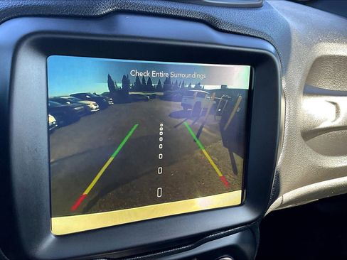 Certified 2022 Jeep Renegade Latitude image 21