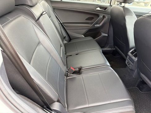 Used 2020 Volkswagen Tiguan SEL AWD/4WD image 15